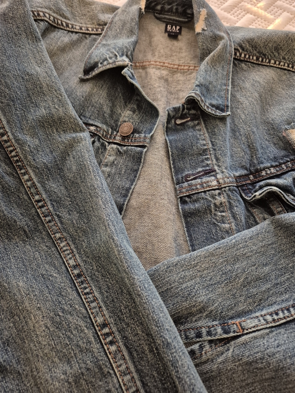 GAP Men’s Light Blue Denim Jacket - Washed Indigo Look